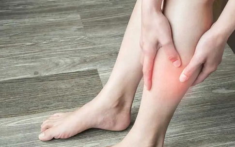 Một phụ nữ suýt mất mạng vì 20 cục máu đông ở chân sau khi sinh