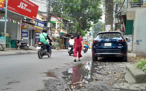 Cuộc sống hàng chục hộ dân giữa Thủ đô bị đảo lộn do thiếu cống thoát nước thải sinh hoạt