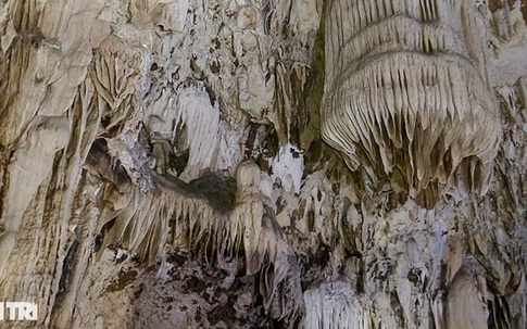 Nhũ đá tuyệt đẹp trong hang động vừa phát hiện ở Thanh Hóa