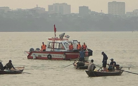 Tìm thấy thi thể 2 học sinh ở Hà Nội bị đuối nước khi bơi trên sông Hồng