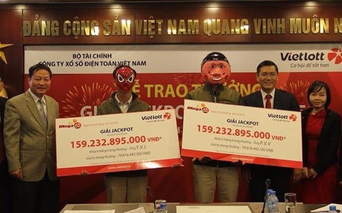 Hai người cùng chia nhau giải độc đắc gần 16 tỷ của Vietlott ngày đầu tháng 4