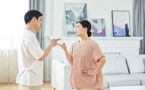 Không có tiền đưa con đi nghỉ lễ, tôi bị chồng đay nghiến là đàn bà vô dụng