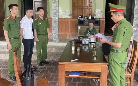 Dùng gạch ném vỡ đầu đối thủ