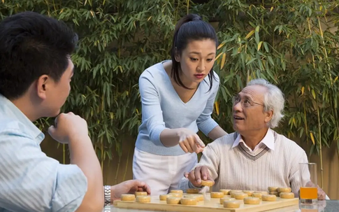 Nghỉ hưu 67 tuổi, tôi kiên quyết lập 3 thỏa thuận khi được con gái đón về sống chung: Thái độ con rể rất đáng chú ý