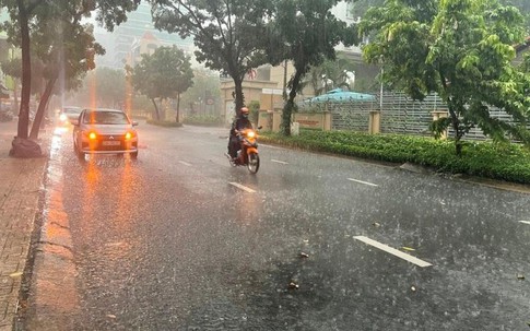 Tin sáng 3/5: Thông tin mới vụ tạt sơn 7 ô tô ở Hà Nội; Mưa dông 'đánh bay' nắng nóng ở Bắc Bộ và Bắc Trung Bộ kéo dài đến bao giờ?