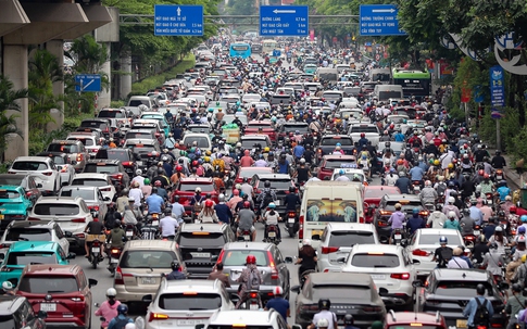 Giao thông Hà Nội ùn tắc cục bộ một số nơi trong ngày đầu đi làm sau kỳ nghỉ lễ