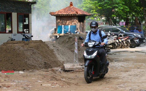 Hà Nội: Khu đô thị 'kiểu mẫu' một thời xuống cấp, không gian công cộng đã thiếu còn bị lấn chiếm