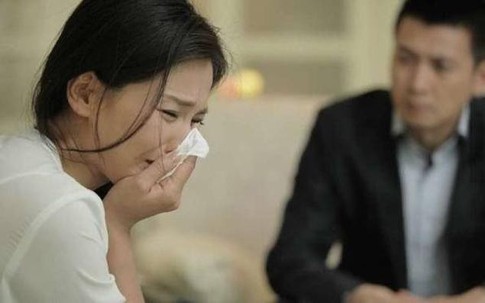 Xuất hiện giữa màn thách nhau ly hôn, con gái nhỏ nói một câu làm vợ chồng tôi bật khóc hối hận