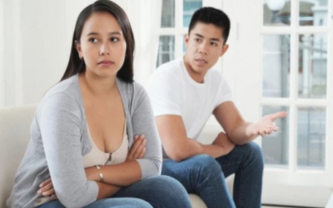 Nghe tin mẹ bán đất rồi cho tôi hết tiền, anh trai tìm đến quỳ xuống cầu xin nhưng mẹ vẫn lạnh nhạt lắc đầu