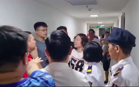 Tin sáng 6/5: Trần tình của người phụ nữ đạp cư dân ở chung cư tại Hà Nội; 'Lật Mặt' thu hơn 1.000 tỷ đồng, vợ chồng Lý Hải - Minh Hà bỏ túi bao nhiêu?