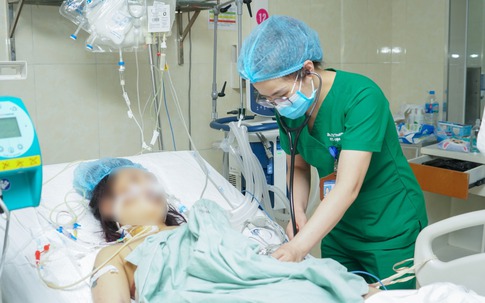 Cứu sống người phụ nữ 21 tuổi bị vỡ gan, nguy kịch sau khi bạn trai lái xe đâm vào cột điện