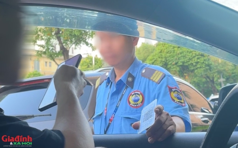 Loạt bãi xe không phép lấn chiếm lòng đường, vỉa hè, ngang nhiên ‘chặt chém’ ở phố cổ Hà Nội