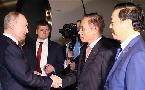 Tổng thống LB Nga Vladimir Putin đến Hà Nội, bắt đầu thăm cấp Nhà nước tới Việt Nam