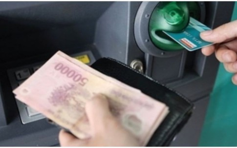 Làm cách nào khi rút tiền ATM không nhả tiền dù tài khoản đã bị trừ?