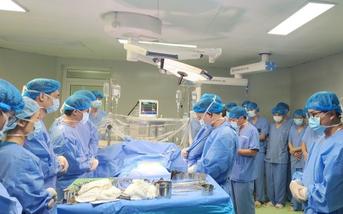 Tin sáng 22/6: Hàng chục bác sĩ cúi đầu trước quyết định của gia đình có người thân chết não; Triệt phá đường dây đánh bạc mùa EURO 2024 với số tiền hơn 1.000 tỷ đồng
