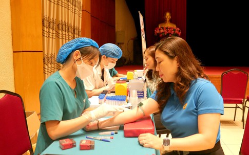 Hồ sơ sức khỏe điện tử: Người dân không mất tiền mua sổ khám bệnh, dữ liệu khám chữa bệnh sẽ đồng bộ với 661 bệnh viện, phòng khám