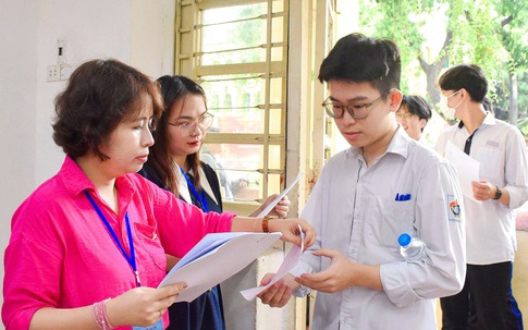 Hà Nội: Nhiều thí sinh chủ quan đến sát giờ phát đề thi môn Ngữ văn