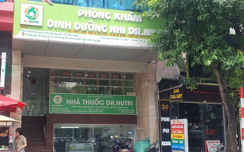 Phòng khám Dinh dưỡng nhi Dr. Nutri vẫn mở cửa dù tòa nhà vi phạm PCCC, biển hiệu không ghi số giấy phép khám, chữa bệnh