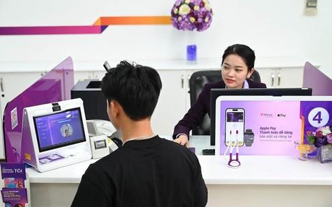 Tin sáng 1/7: Những ai buộc phải ra ngân hàng nếu chuyển khoản trên 10 triệu đồng?; phát hiện doanh nghiệp thuê người xếp hàng mua vàng bình ổn giá