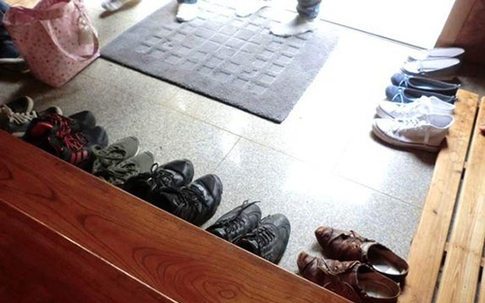 Tại sao người Nhật Bản thường cởi giày dép trước khi vào nhà?