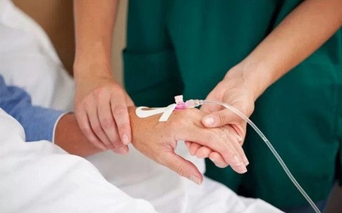 Người đàn ông 33 tuổi ở Vĩnh Phúc bị suy gan cấp, men gan tăng gấp 35 lần vì một sai lầm khi dùng thuốc