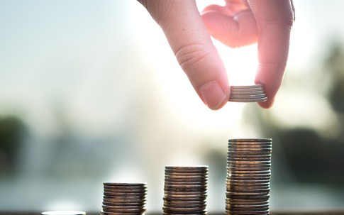 Nhận lãi suất tiền gửi bậc thang, khách hàng còn được 'dúi' thêm lãi suất