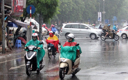 Thời tiết Hà Nội 3 ngày tới: Người dân Thủ đô tiếp tục phải 'tắm' mưa, lội nước đi làm?