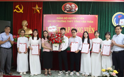 Nam Định: 15 em học sinh THPT được kết nạp vào hàng ngũ của Đảng