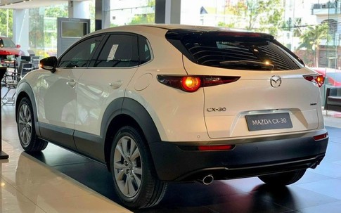 Xe ô tô gầm cao đáng mua nhất giá dưới 700 triệu đồng: Chọn Mazda CX-30 Luxury hay Mitsubishi Xpander Cross?