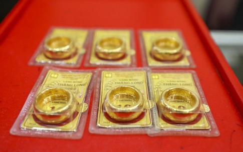 Giá vàng hôm nay 30/7: Vàng nhẫn Bảo Tín Minh Châu, PNJ thế nào khi giá thế giới đột ngột lao dốc?