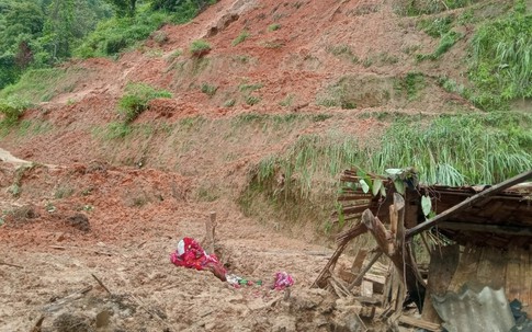 Mưa lũ gây sạt lở nghiêm trọng ở Hà Giang, 1 cháu bé tử vong