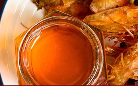 Đầu tôm đừng bỏ đi, bạn có thể chế biến nó thành loại gia vị cực ngon