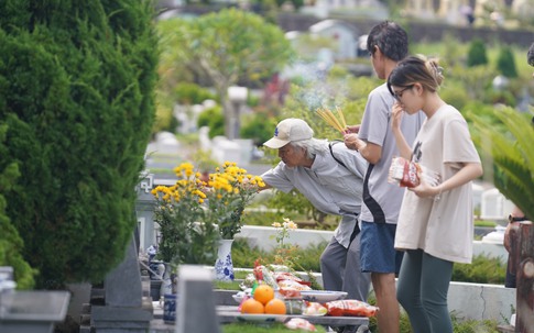 Mâm cúng chay đắt khách lễ Vu Lan, người dân phải đặt trước hơn tuần mới có mâm chay tươm tất dâng lên gia tiên