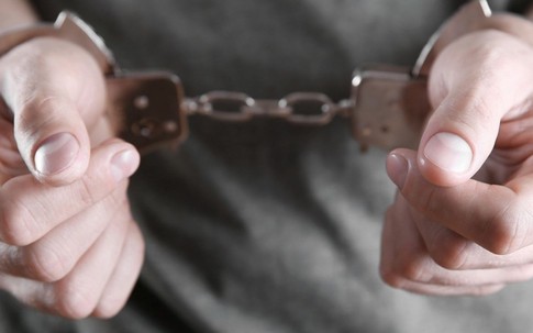 Trút ‘mưa dao’ vào cậu bạn buông lời tán tỉnh người yêu cũ