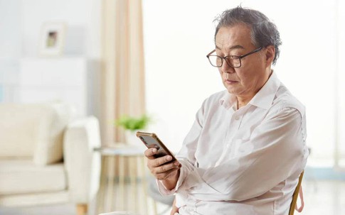 Cụ ông U70 nhờ con trai giữ hộ 1 tỷ đồng, đến khi đi viện lại chỉ nhận được cái lắc đầu: Tuổi già thật khổ