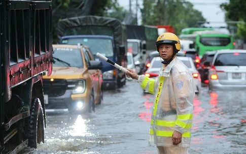 4 điểm trên cao tốc Nội Bài - Lào Cai bị tắc do ngập nước, sạt lở