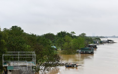 Lũ trên sông Hồng tại Hà Nội chững nhiều giờ, sau giảm chậm