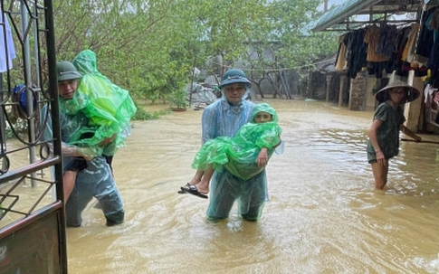 Chủ tịch Hà Nội yêu cầu cứu chữa miễn phí người bị thương do bão số 3 và mưa lũ