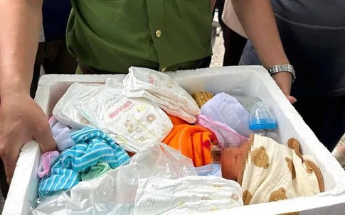 Lý do người mẹ bỏ con trong thùng xốp thả trôi sông