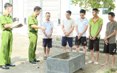 Bắt giữ 5 đối tượng thuê ô tô tự lái từ Thanh Hóa ra Ninh Bình để trộm một bể đá