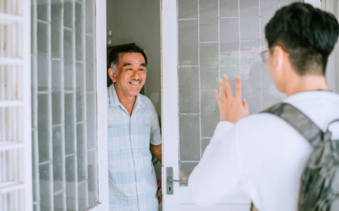11 năm gặp lại, tôi ngỡ ngàng khi biết bố vợ tương lai của mình là ai