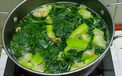 Bất ngờ 5 nhóm người này được khuyến cáo không nên ăn rau mồng tơi