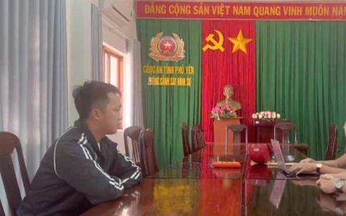 Vừa lãnh lương đã tiêu sạch, sợ vợ la, gã trai đi cướp điện thoại