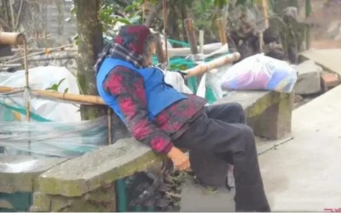 Mẹ già chết cóng giữa đêm lạnh, 4 con trai đùn đẩy vì 'chưa tới lịch chăm': Bi kịch của sự bất hiếu