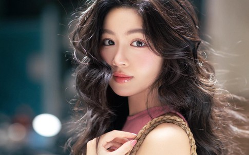 Lọ Lem nhà MC Quyền Linh gây chú ý với vẻ đẹp 'nàng thơ' trong bộ ảnh mùa thu