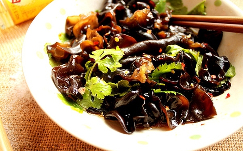 Thức ăn để qua đêm có gây ung thư?: 4 loại thực phẩm này, thà đổ bỏ cũng đừng ăn