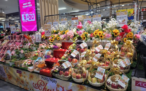 Đa dạng thị trường quà tặng ngày 20/10: Siêu thị bó rau củ 'xanh' tặng khách nữ, người tiêu dùng ưu tiên tìm quà 'xanh'