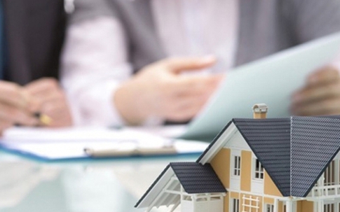 Tôi tận tâm báo hiếu, nhưng mẹ sang tên sổ đỏ cho em trai mà không bảo một câu