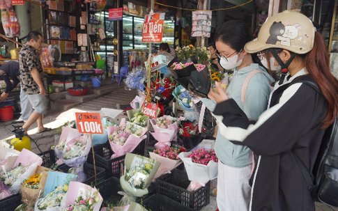 Thị trường hoa, quà tặng nhộn nhịp cận lễ 20/10