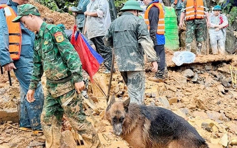 Huy động hơn 200 người và chó nghiệp vụ tìm 4 nạn nhân sạt lở ở Tuyên Quang